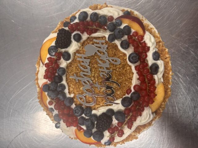 Torte Novi Sad – Domaće torte za rođendan i proslave Torte Novi Sad za svaki poseban trenutak. Domaće torte i sitni kolači pripremljeni od pažljivo odabranih sastojaka za vaše proslave.