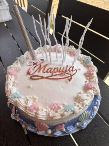 Torte za rođendan i proslave – Domaće torte Pronađite savršenu tortu za rođendan, slavu ili proslavu. Domaće torte, bogati ukusi i pažljivo pripremljeni kolači.