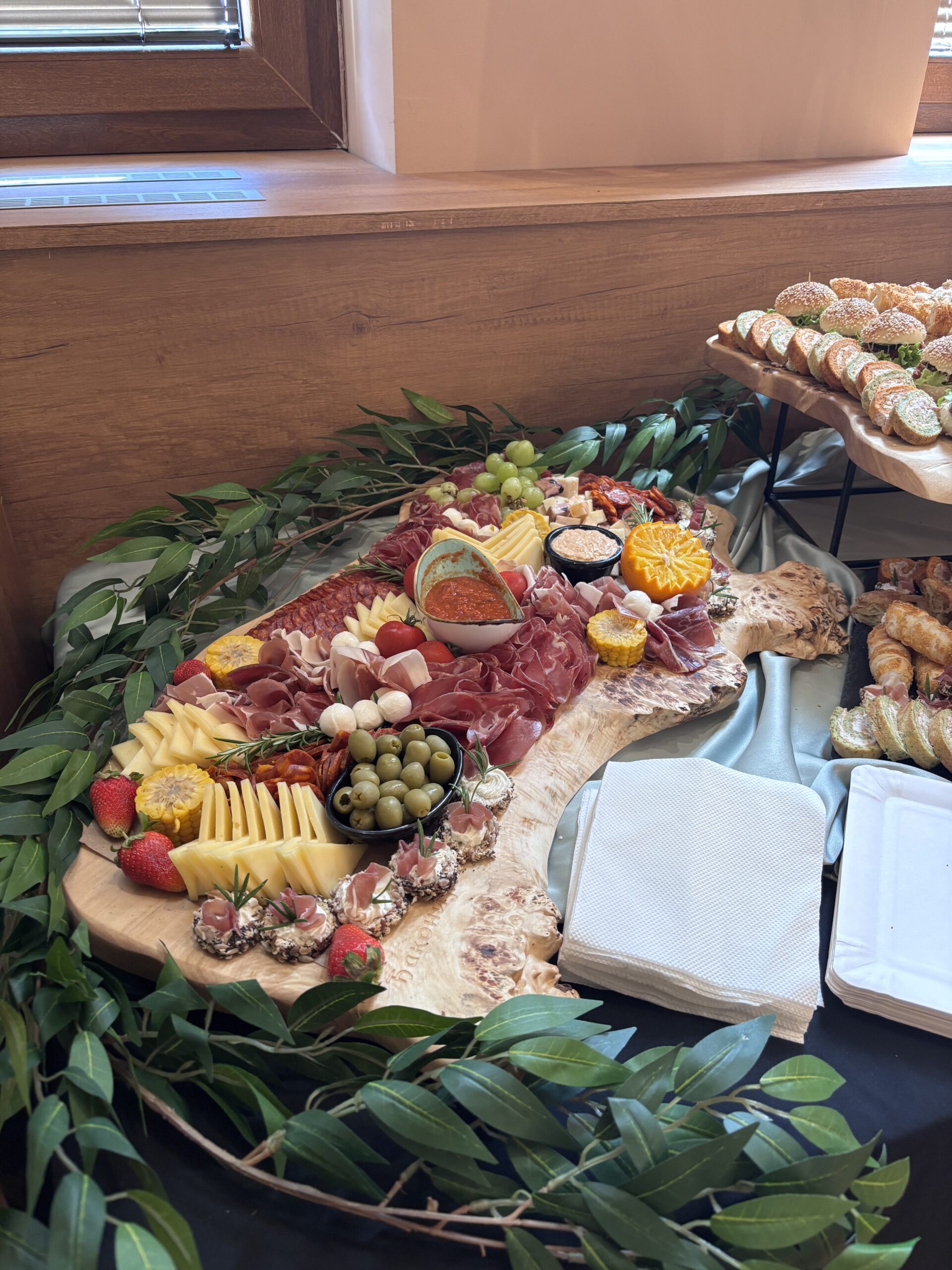 Meze za proslave, u kombinaciji sa keteringom 