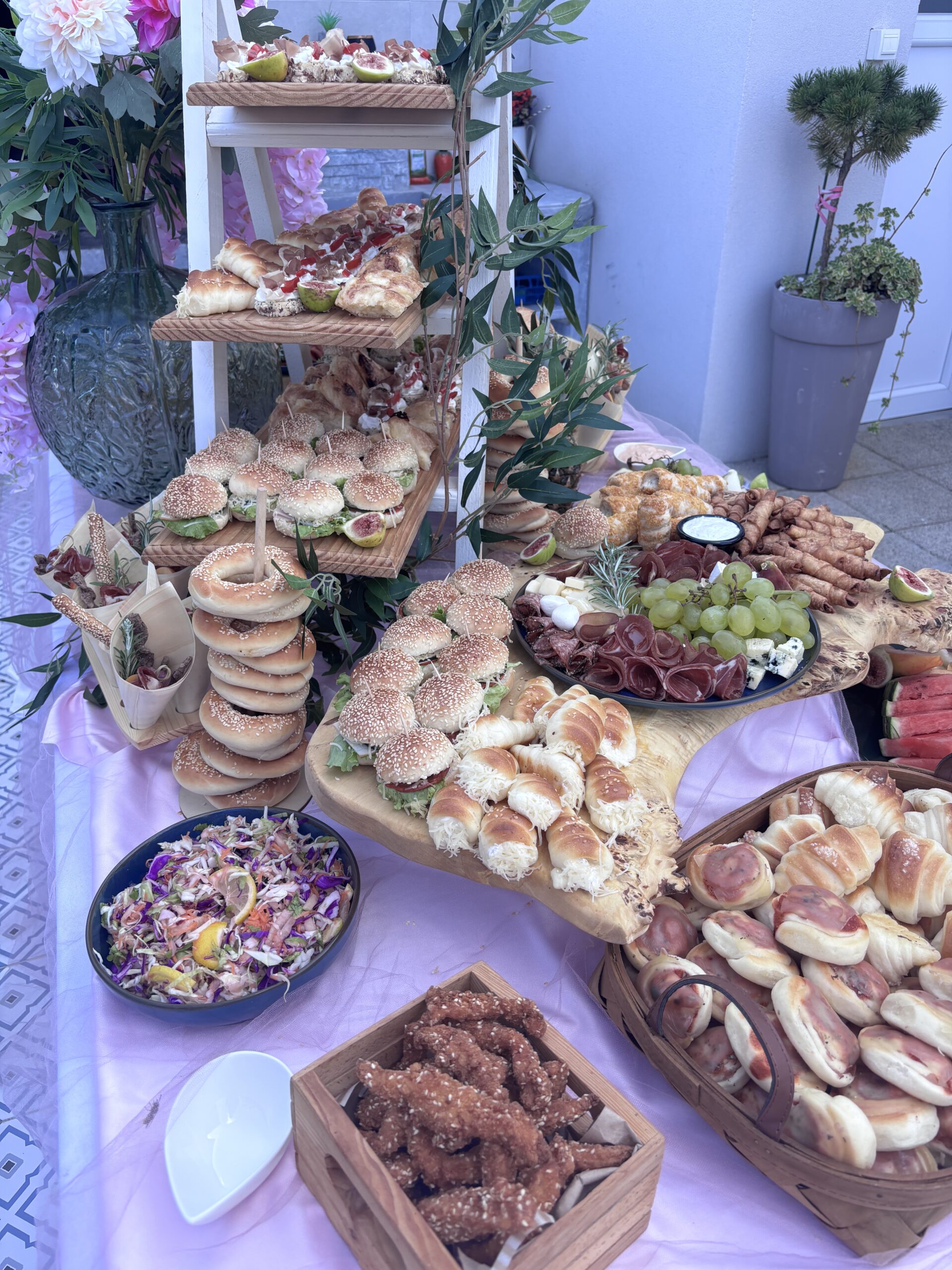 Ketering u Đakonijama - Veliki izbor hrane  za proslave, okupljanja i druge događaje. 