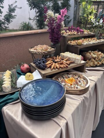 Hrskavi tahitosi i slane torte na dasci