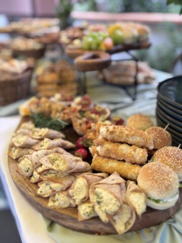 Dakse napravljene od bambusa za slaganje i dekoraciju keteringa za proslave