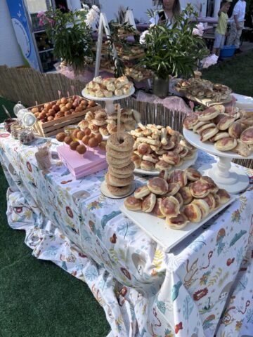 Dekoracija za dečiji rođendan - Slani ketering, mini đevreci, mini pice.